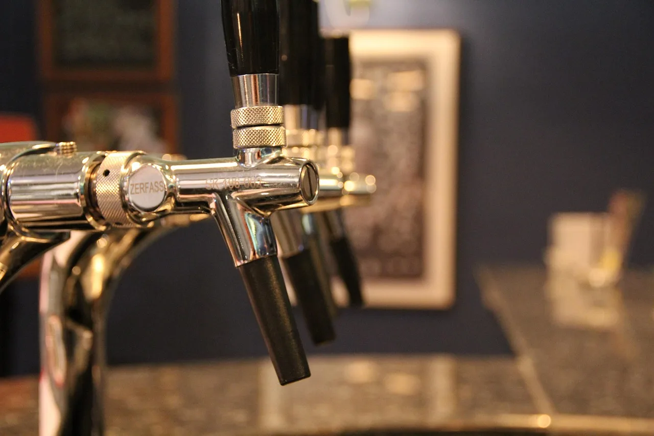 beer, tap, brewery, bottle, beer garden, bar, beer, brewery, brewery, brewery, brewery, brewery. Which six factors should decide a brewery and taproom market