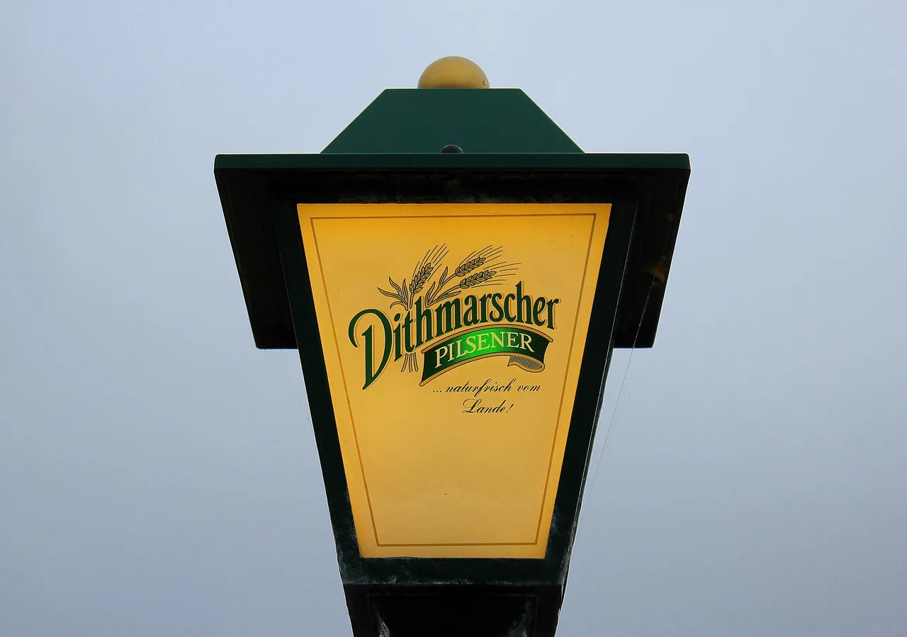lamp, advertising, beer, brewery, bulbs, dithmarscher, pils. How to tell if more brewery and taproom customers come back